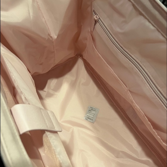 🚫SOLD 🚫NWT Limited Edition Beis The Weekender Bag in Sakura Pink - Picture 8 of 11